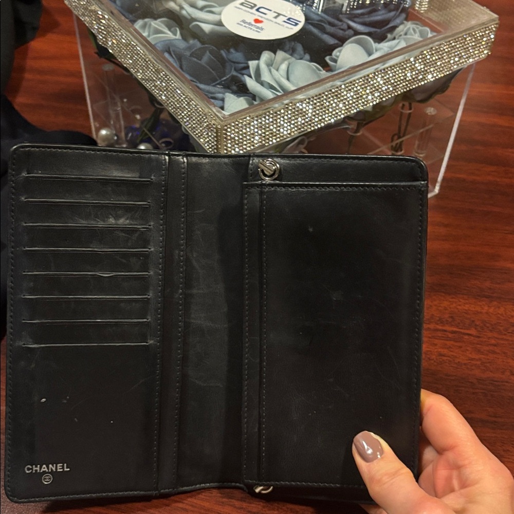 CHANEL Black Patent Quilted Clutch - Picture 4 of 5